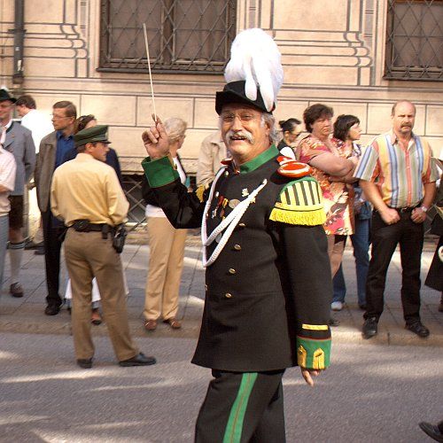 Ehrenfried Schütz als Dirigent beim Schützenumzug des Oktoberfests 2007