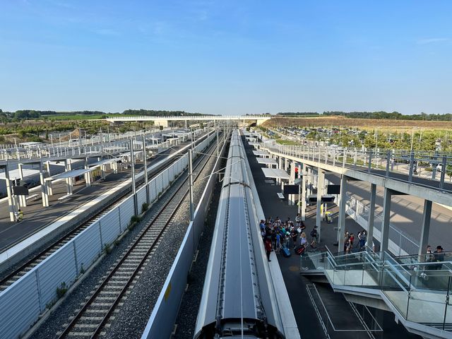 Montpellier Sud de France - ein Bahnhof an der Autobahn